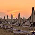 Modern Near The - Beahost *